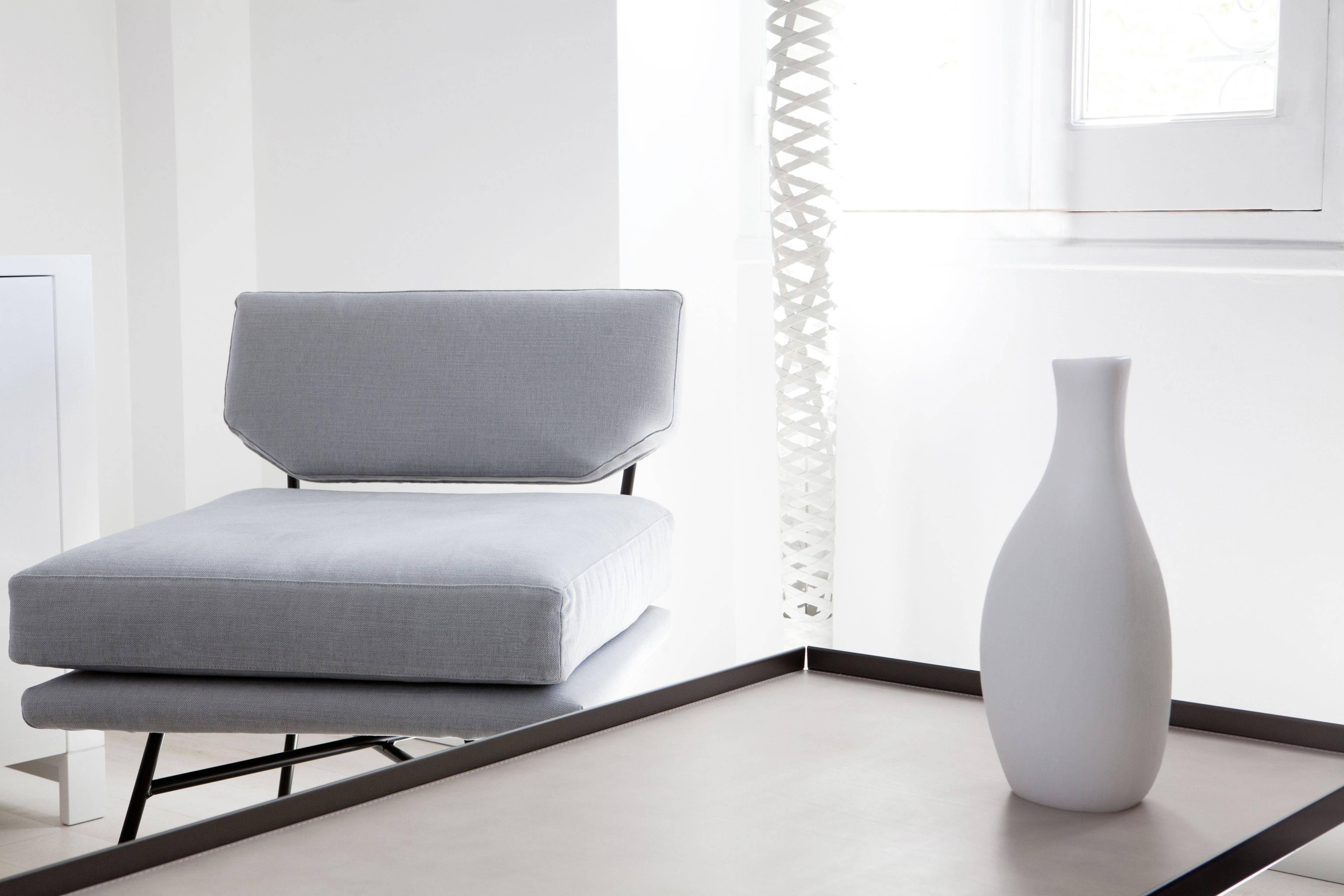 suite 4  | living area | flat-screen tv