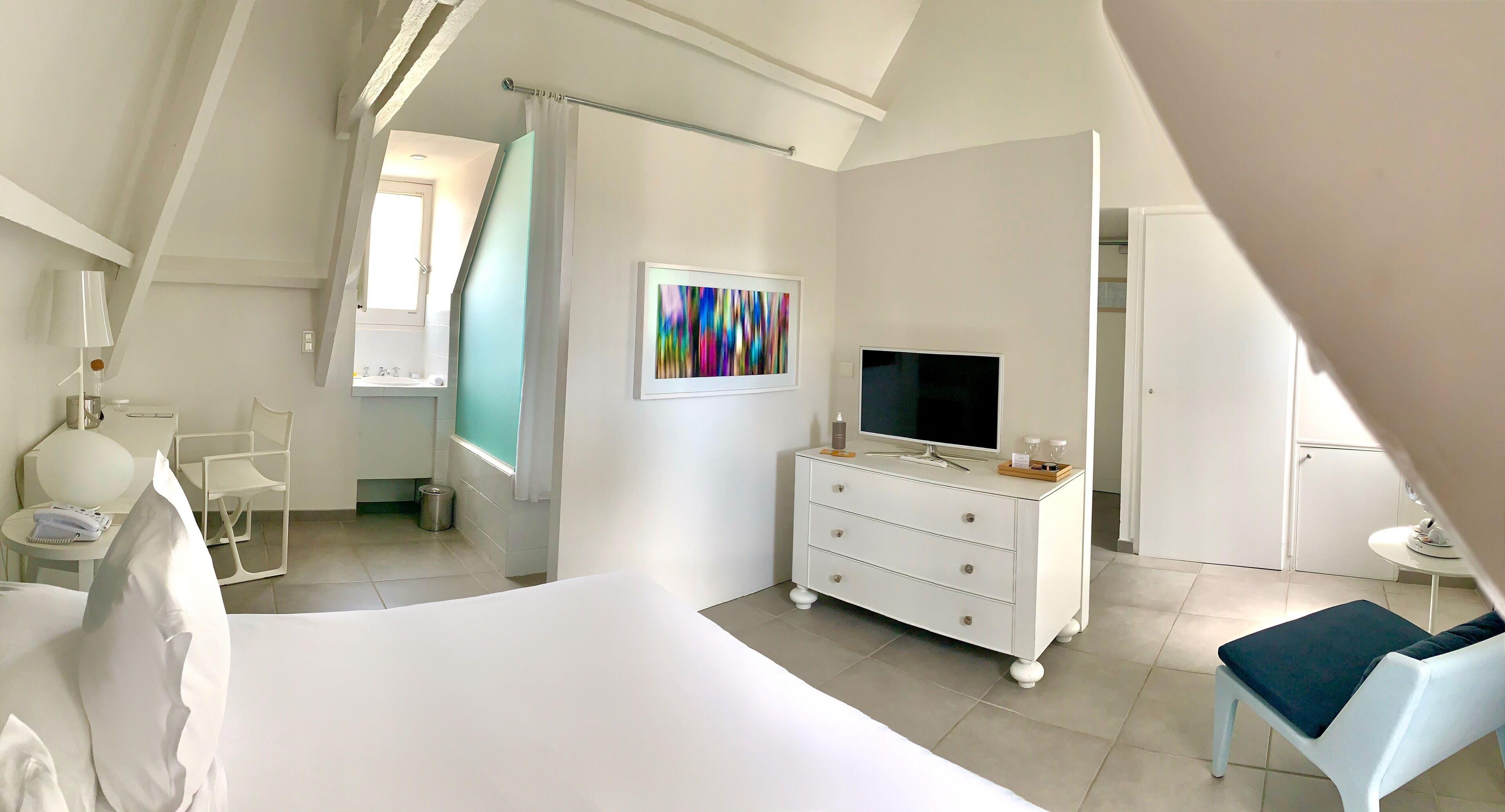 atelier room 7  | premium bedding, free minibar, in-room safe, rollaway beds