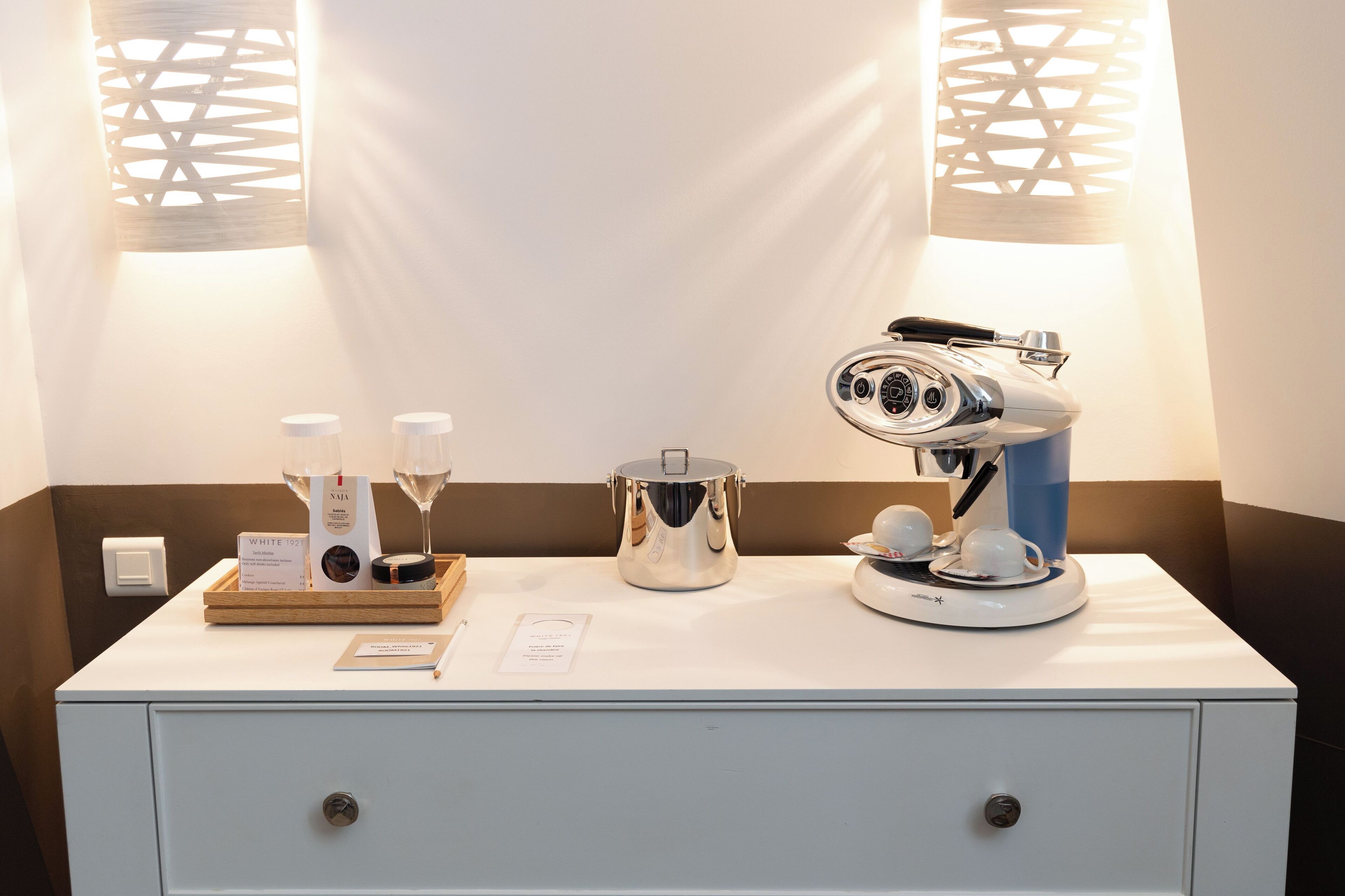 atelier suite 8  | premium bedding, free minibar, in-room safe, rollaway beds