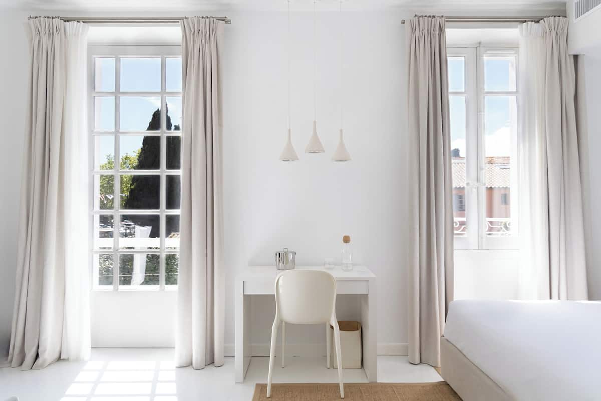 junior suite, terrace | living area | flat-screen tv