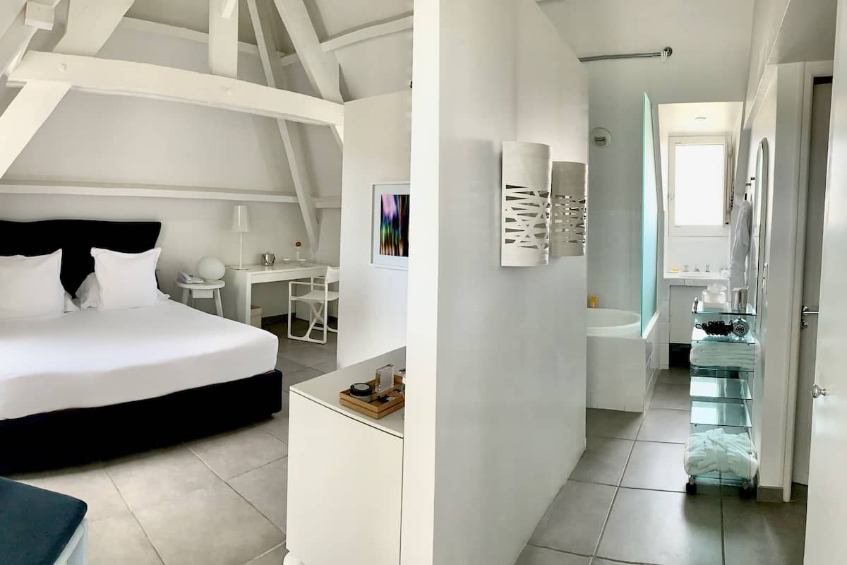 atelier room 7  | premium bedding, free minibar, in-room safe, rollaway beds