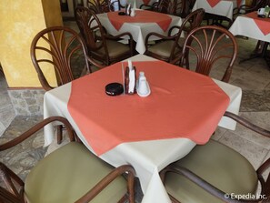 Se sirven desayunos, comidas y cenas 