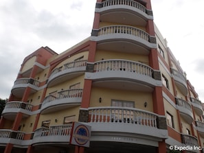 Exterior - Pacific Breeze Hotel and Resort (Angeles City)