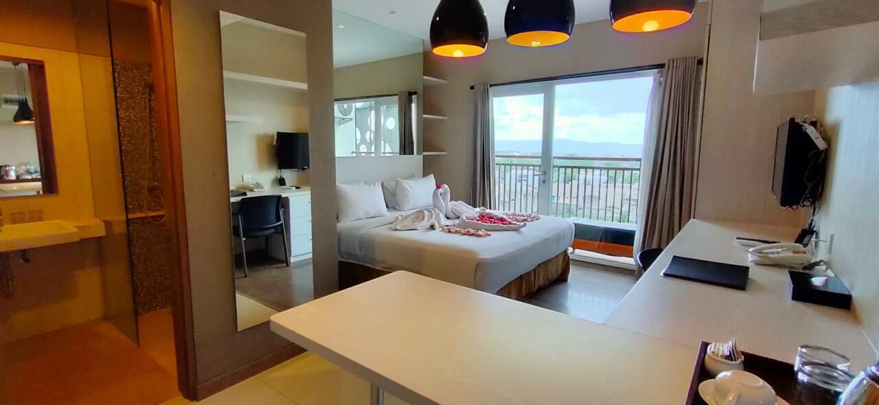 Superior Studio, 1 Queen Bed, Non Smoking | Premium bedding, desk, laptop workspace, iron/ironing board