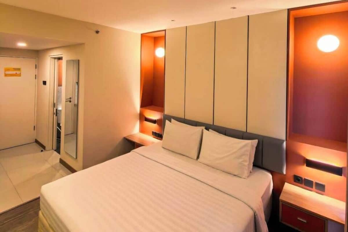 Ropa de cama de alta calidad y escritorio