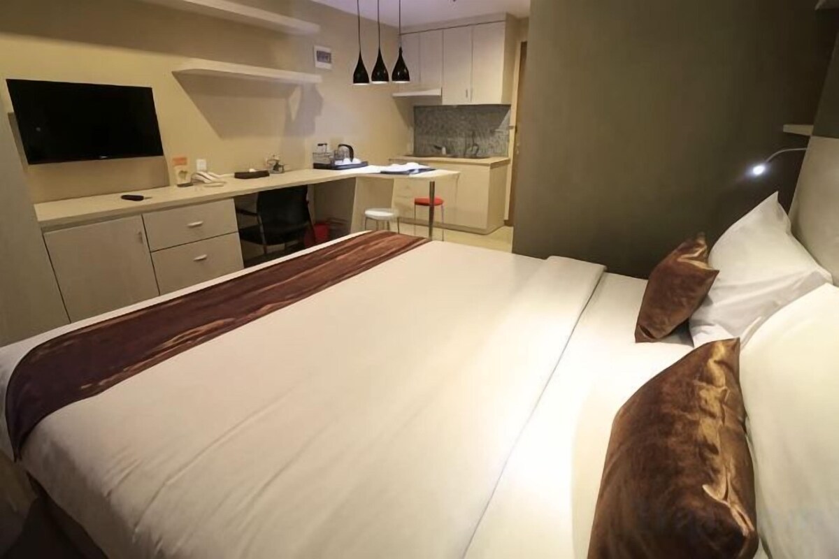Ropa de cama de alta calidad y escritorio 