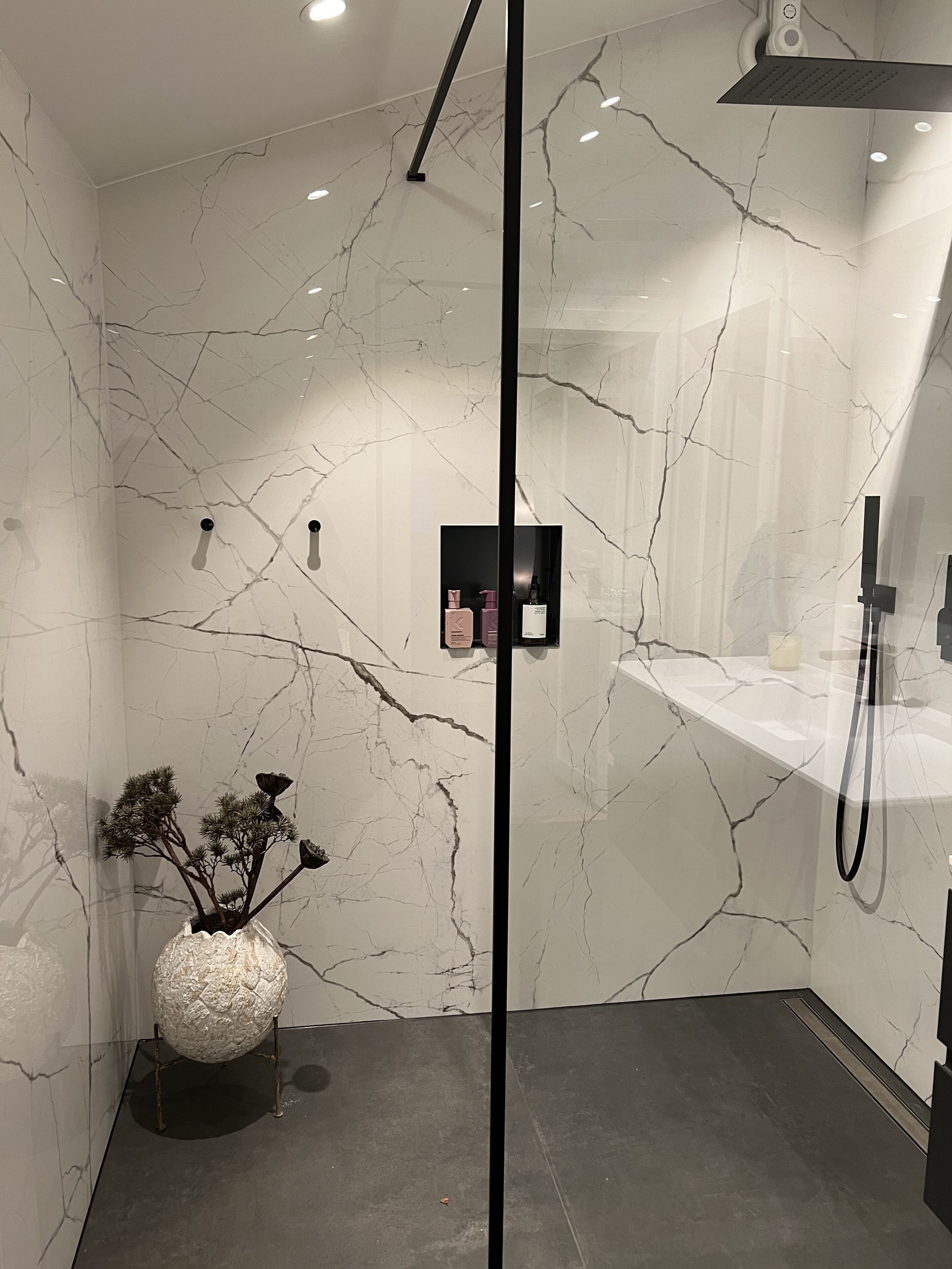 Exclusive Apartment | Bathroom