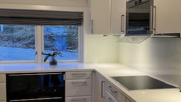 Leilighet – exclusive | Eget kjøkken | Kjøleskap, krydder, rengjøringsutstyr og papirhåndklær