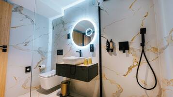 Executive Room | 1 bedroom, premium bedding, in-room safe, desk