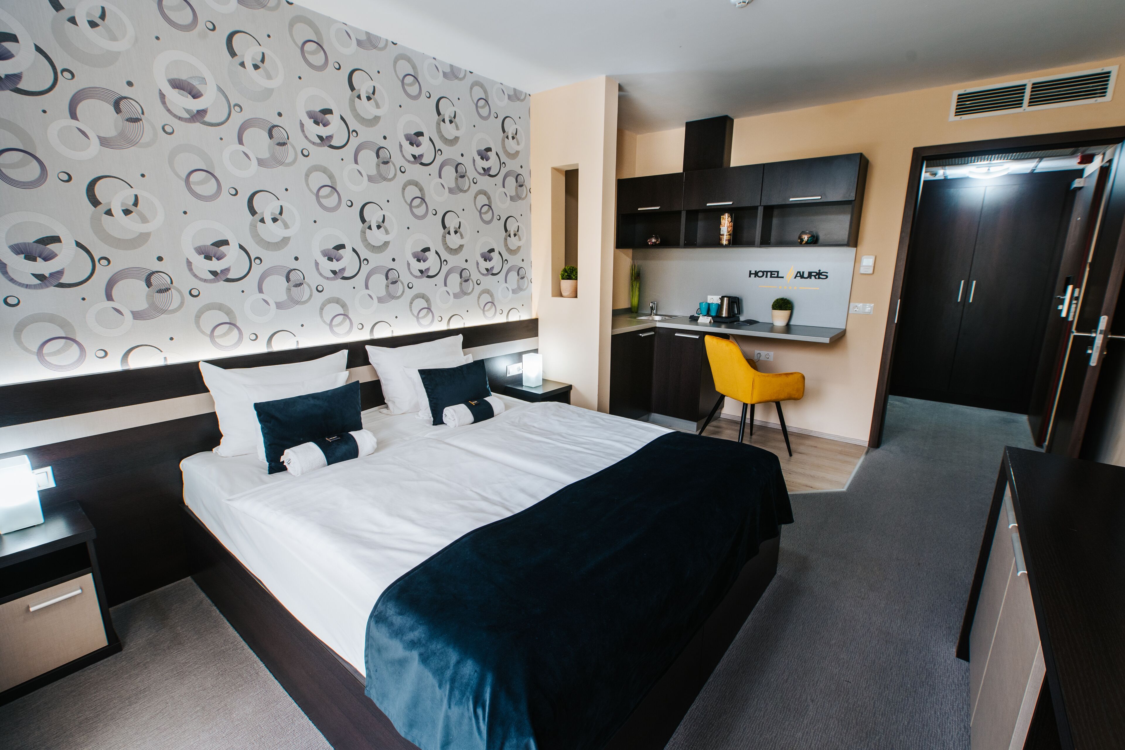 1 bedroom, premium bedding, in-room safe, desk