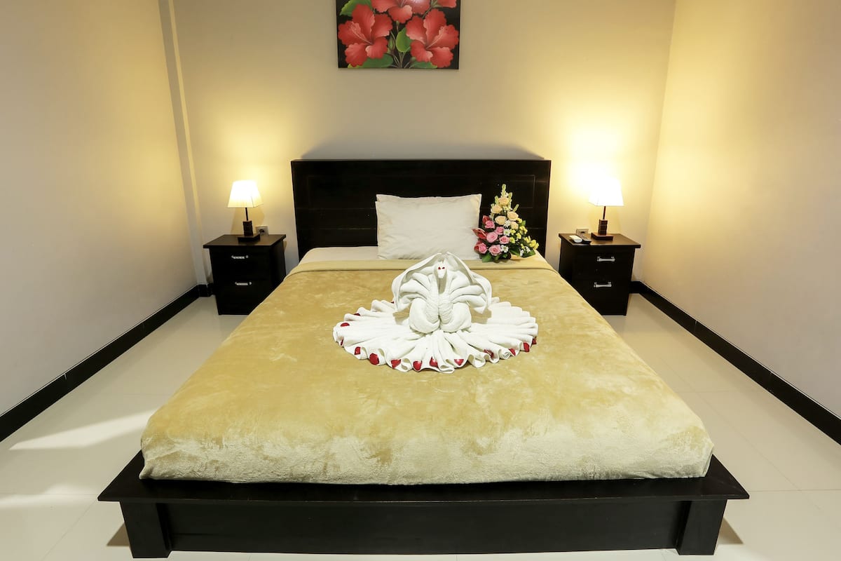 Desk, free WiFi, bed sheets