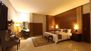 Premium bedding, in-room safe, individually decorated, desk