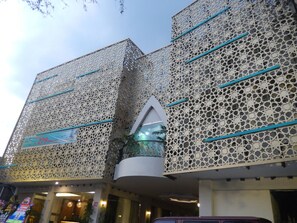 Vista frontal de la propiedad