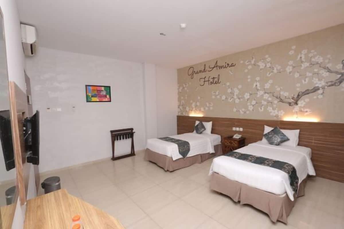 Premium bedding, in-room safe, desk, WiFi (free)