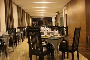 บริการอาหารเช้า อาหารกลางวัน อาหารเย็น, อาหารตะวันออกกลาง