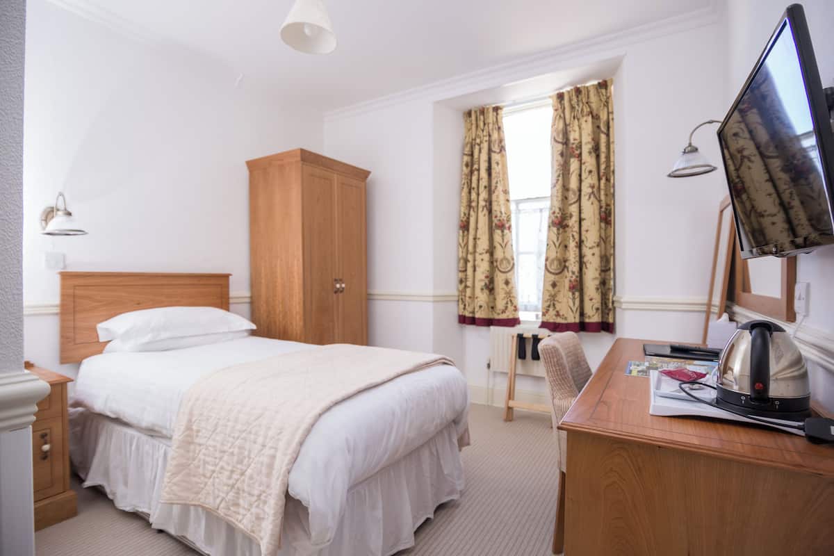 Desk, iron/ironing board, rollaway beds, free WiFi