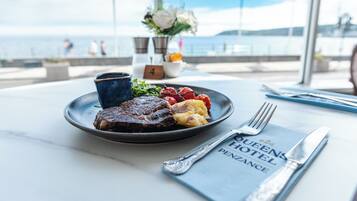 Der serveres morgenmad, frokost, aftensmad og britiske retter