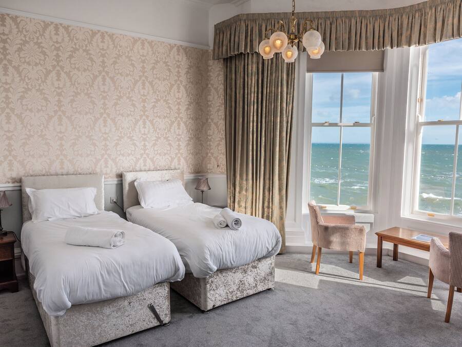Twin Room, Sea View | Desk, iron/ironing board, rollaway beds, free WiFi
