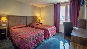 Chambre avec lits jumeaux, vue montagne