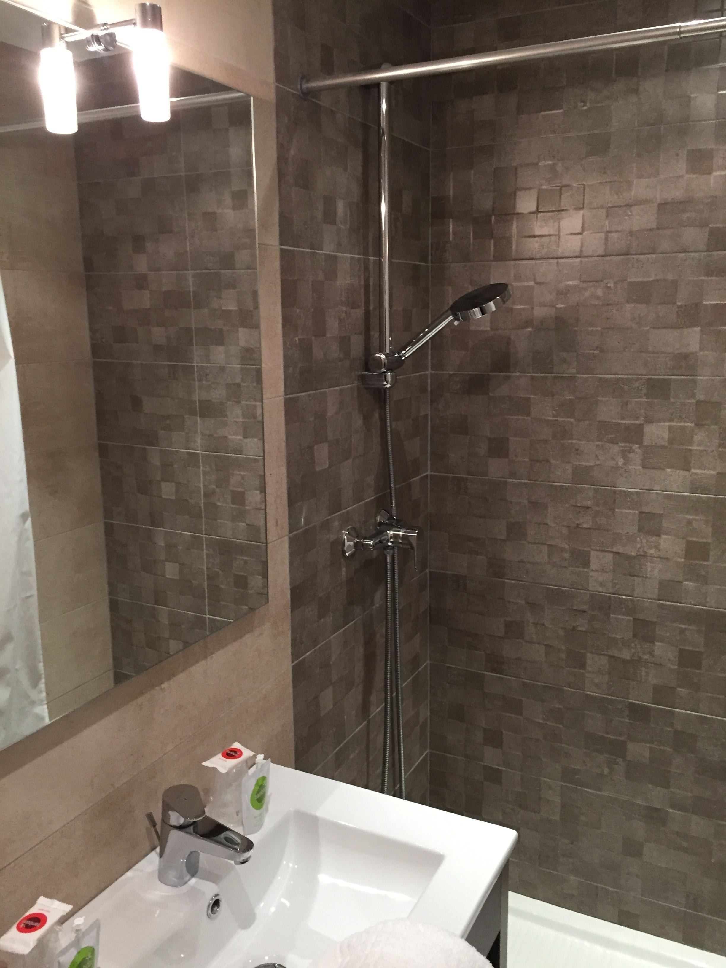 family room, mountain view | bathroom | free toiletries, hair dryer, towels
