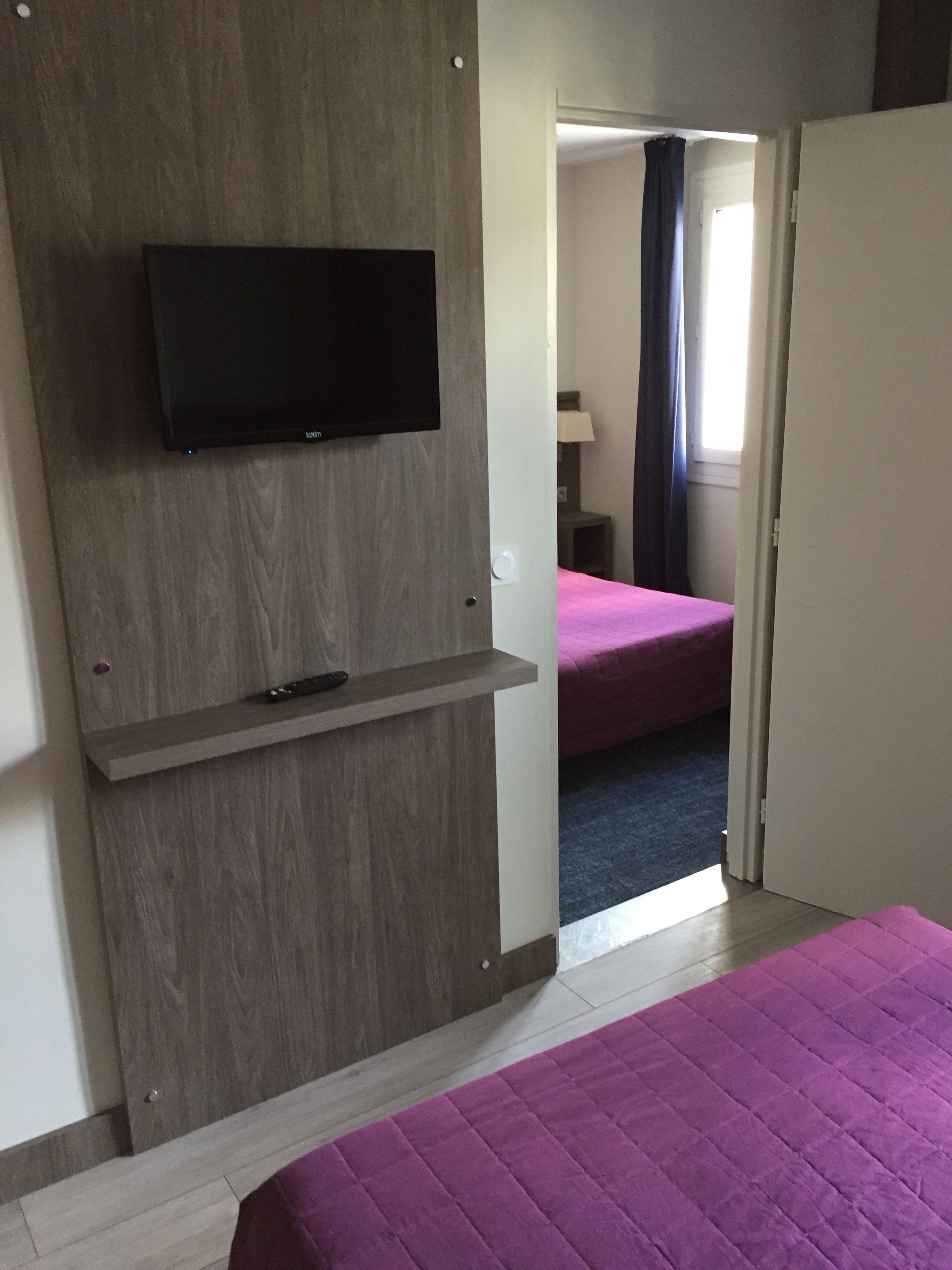 family room, mountain view | premium bedding, in-room safe, desk, soundproofing