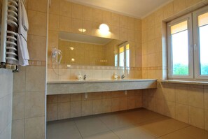 Appartement | Salle de bain | Articles de toilette gratuits, serviettes fournies