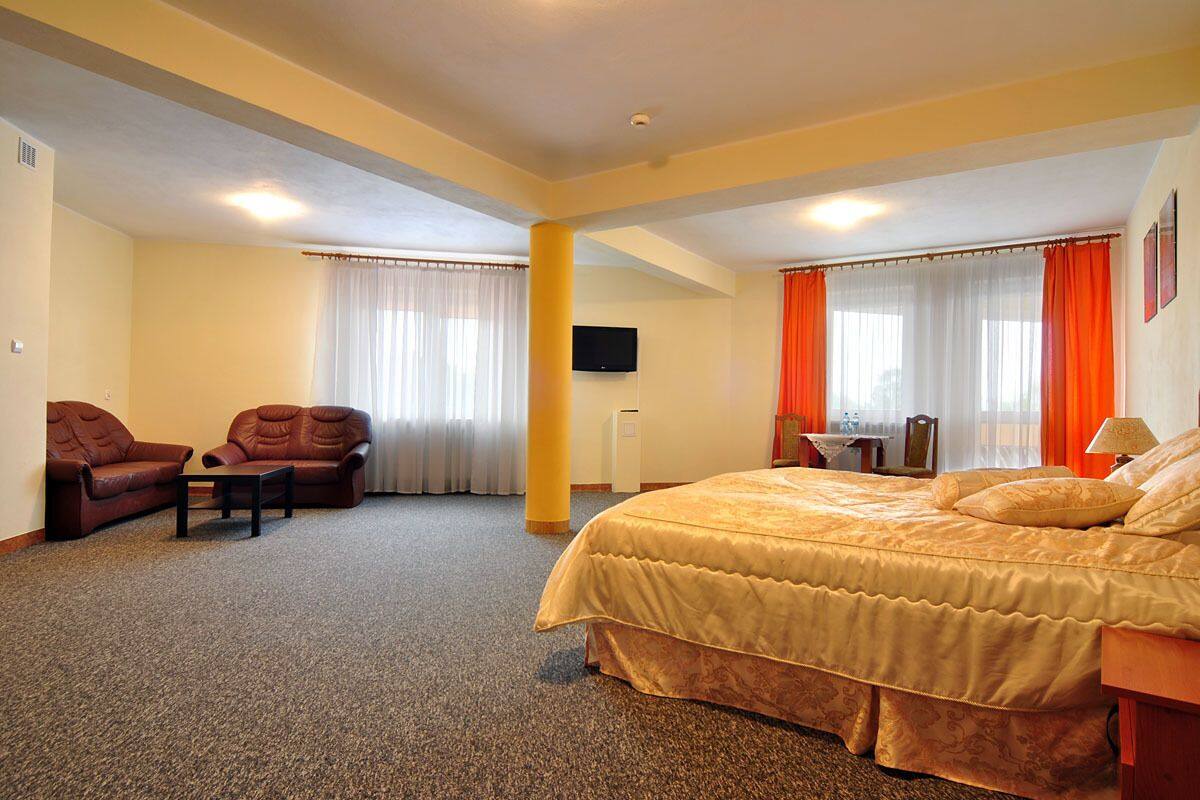 Free cots/infant beds, rollaway beds, free WiFi