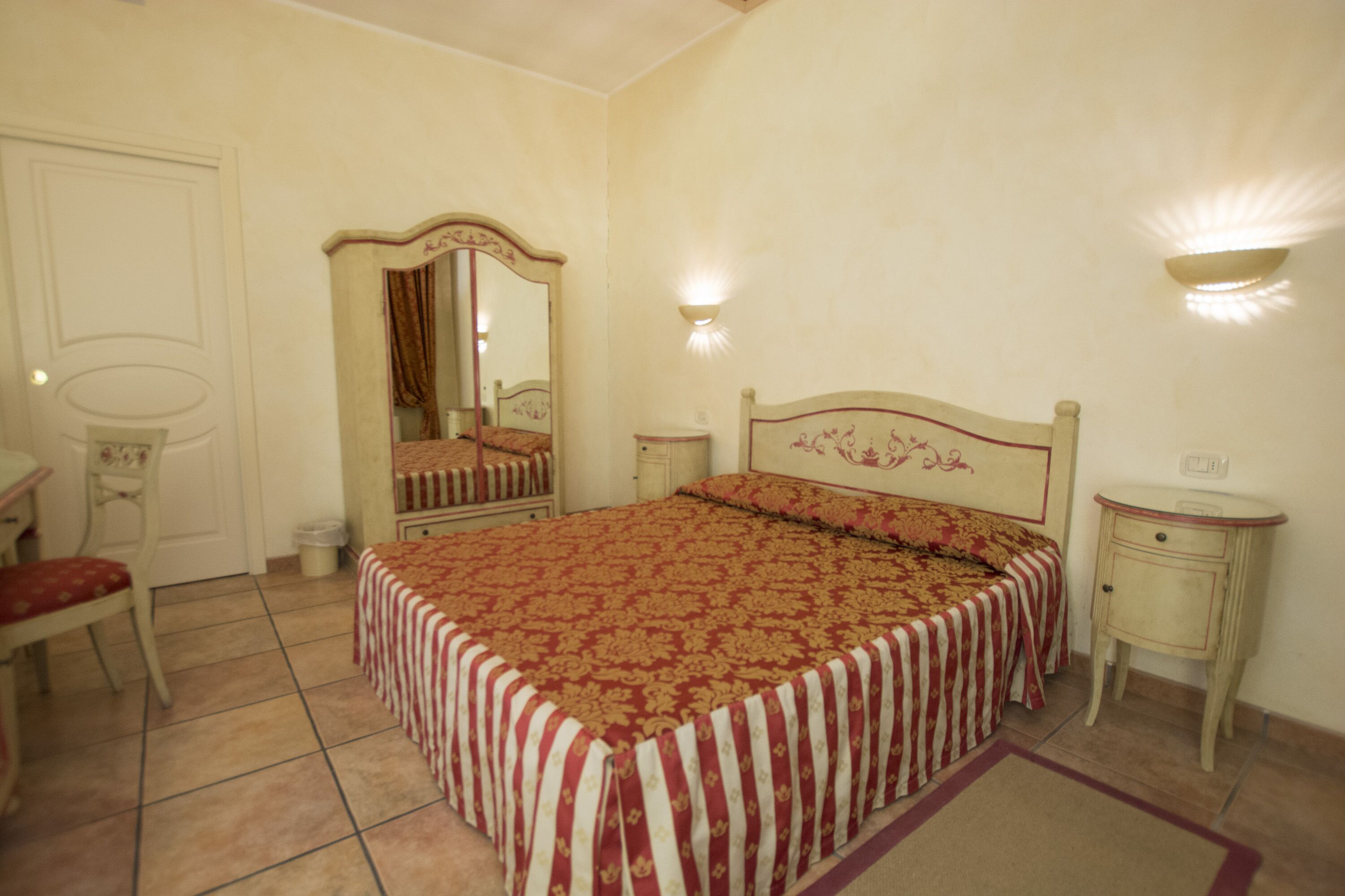 double room | minibar, in-room safe, desk, soundproofing