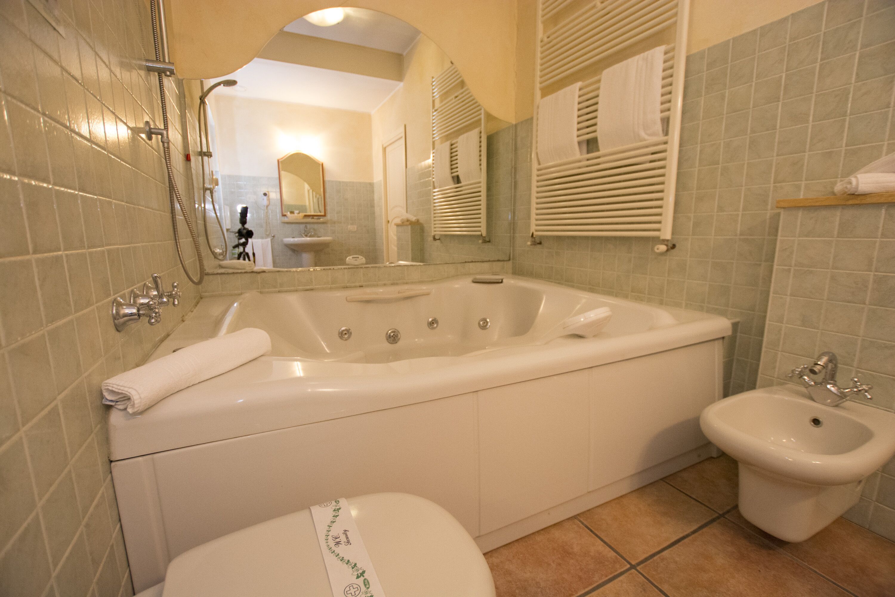 double room | bathroom | combined shower/bathtub, jetted bath, slippers, bidet