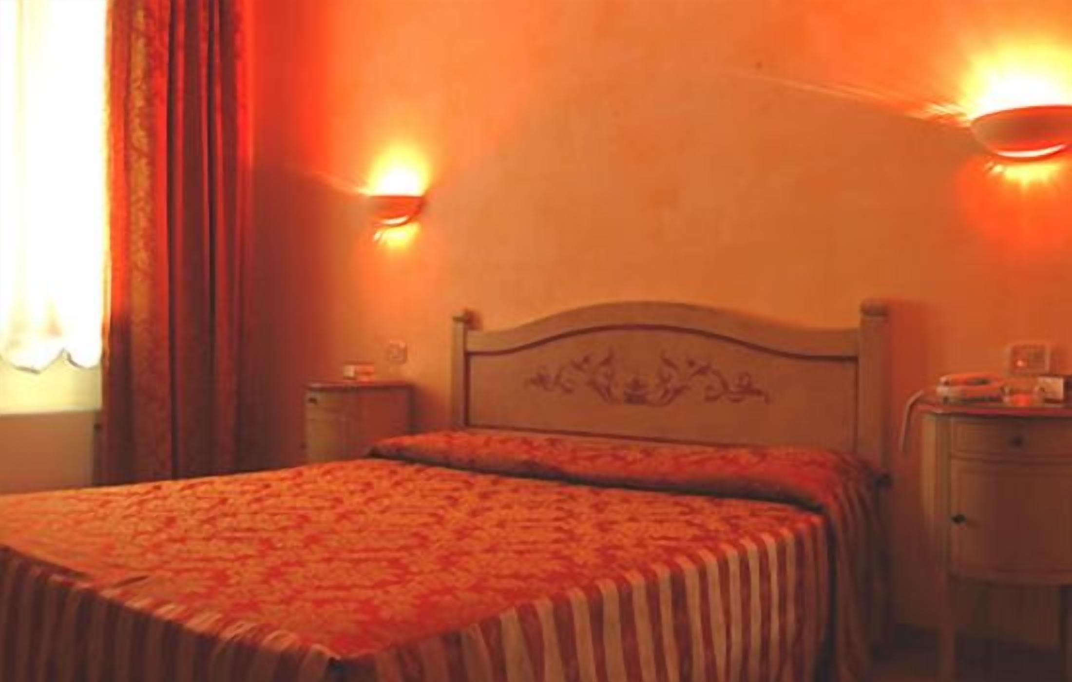 double room | minibar, in-room safe, desk, soundproofing