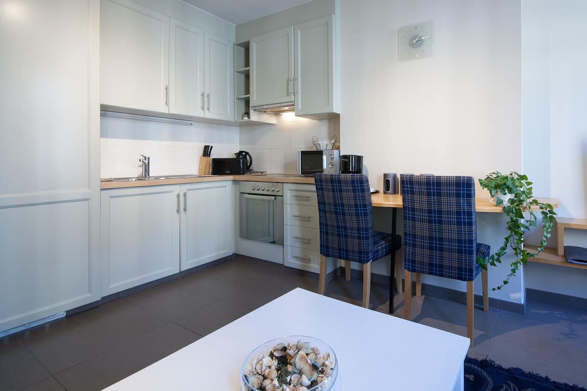 APPART STYLE 3B | Private kitchenette | Full-sized fridge, microwave, oven, stovetop