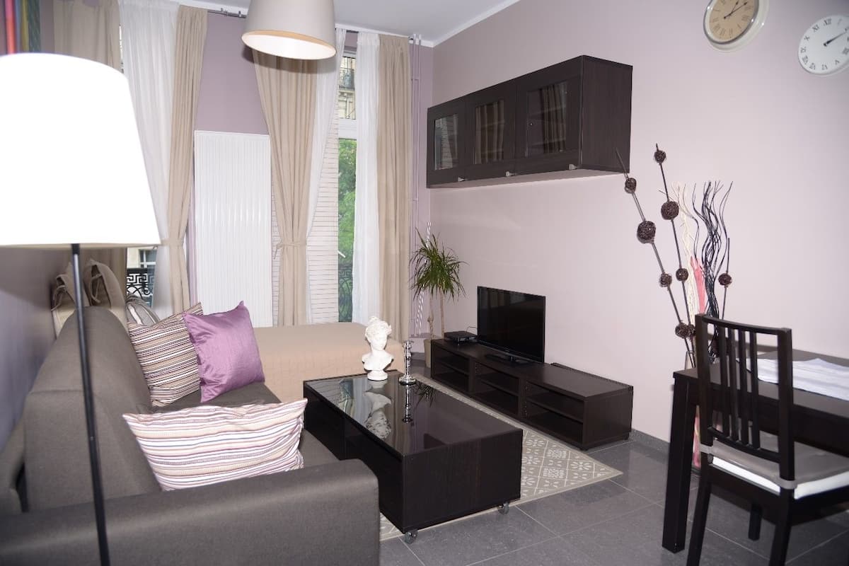 APPART STYLE 2B | Living area | Flat-screen TV, DVD player