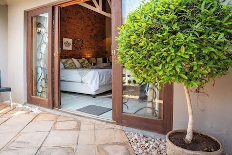 Luxury Double or Twin Room | Premium bedding, in-room safe, individually decorated, desk