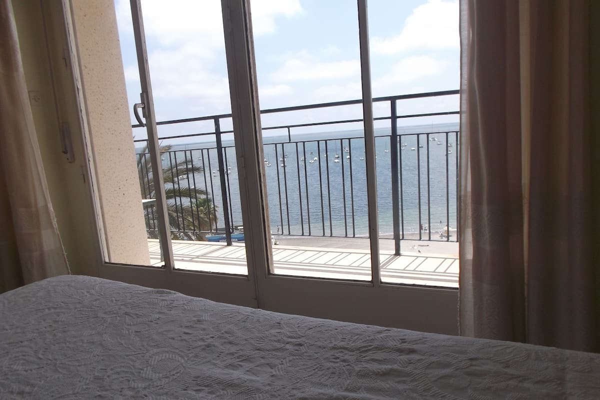 Minibar, desk, blackout curtains, free WiFi