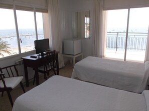 Minibar, desk, blackout curtains, free WiFi