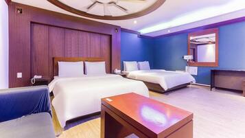 Deluxe Room (Check-in 8PM on Sat. & the day before holiday) | Minibar, Wi-Fi gratis, dan seprai linen