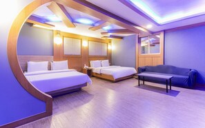 Deluxe Room (Check-in 8PM on Sat. & the day before holiday) | Minibar, free WiFi, bed sheets