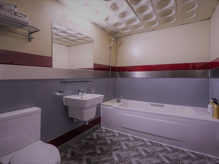 A bathroom with a toilet, sink, and bathtub.