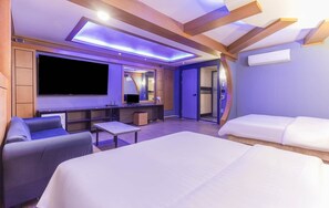 Deluxe Room (Check-in 8PM on Sat. & the day before holiday) | Minibar, free WiFi, bed sheets - Hotel Head-One (Uijeongbu)
