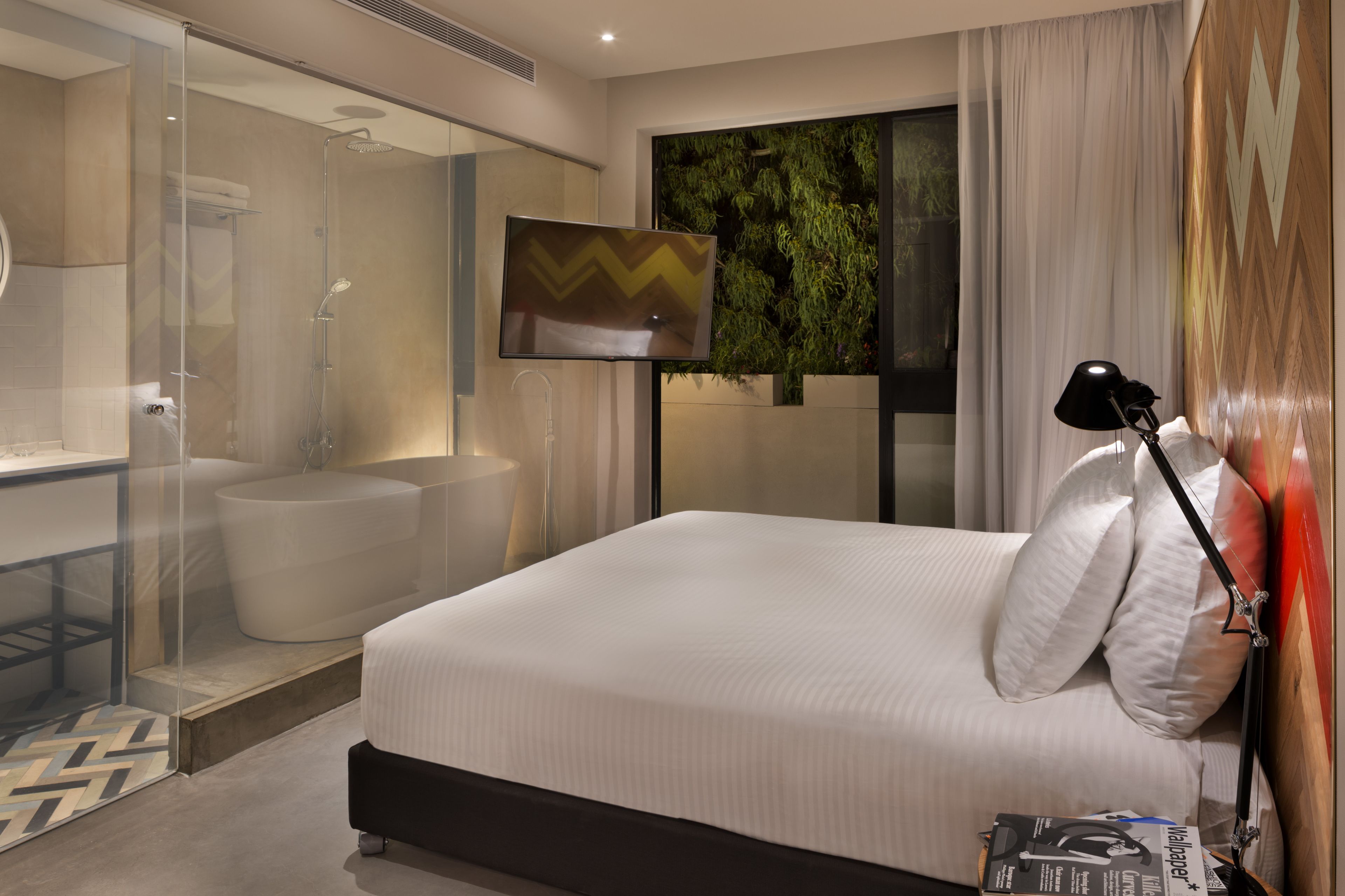 xl cucu | premium bedding, in-room safe, desk, blackout curtains