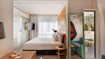 Premium bedding, in-room safe, desk, blackout drapes