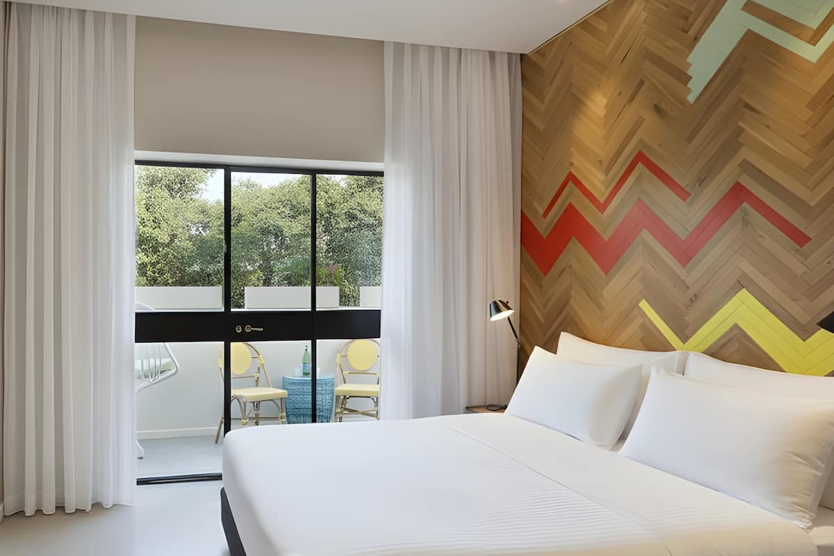 Medium CUCU | Literie de qualité supérieure, coffres-forts dans les chambres, bureau