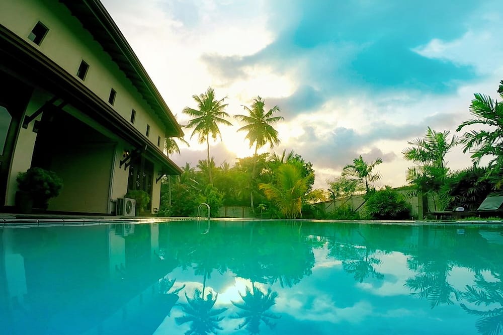 Airport Villa