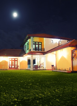 Front of property – evening/night - Airport Villa (Seeduwa - Katunayake)