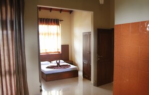 Luxury Double Room (Bath Tub) | Iron/ironing board, rollaway beds, free WiFi