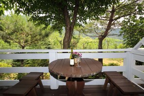 Pine River  | 室外用餐