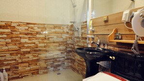 Timeless | Bathroom | Shower, free toiletries, towels - Sicily Pension (Hongcheon)
