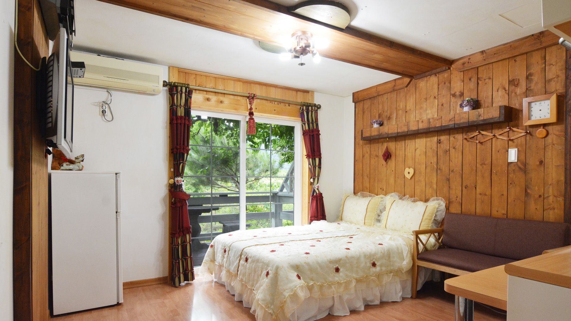 Blue Sky | Premium bedding, free WiFi