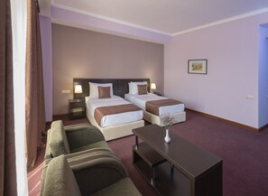 Superior Twin Room | Premium bedding, minibar, in-room safe, desk