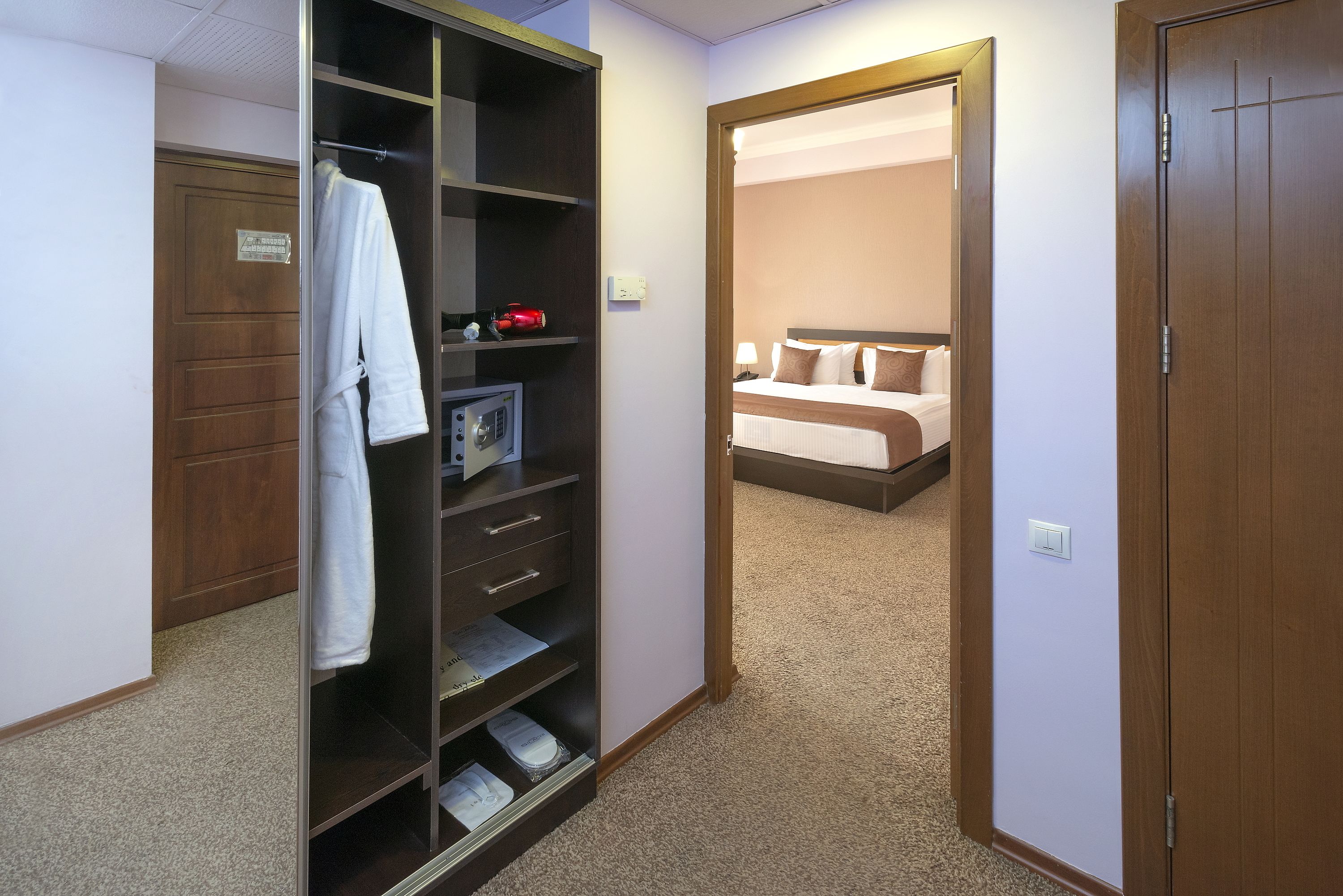 Suite | Living area | Flat-screen TV